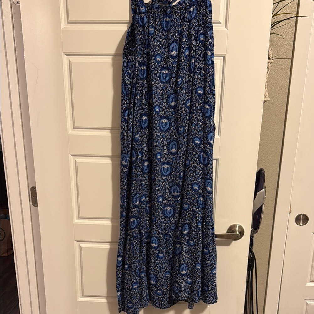 Old Navy Blue Patterned Maxi Dress - Picture 2 of 8